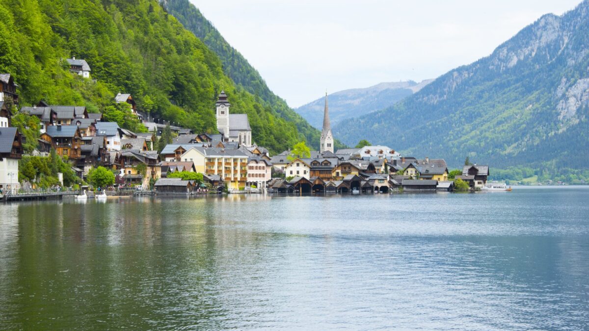 Wem gehört der Mondsee Der See wechselt die Besitzerin – Ist er jetzt in privater Hand
