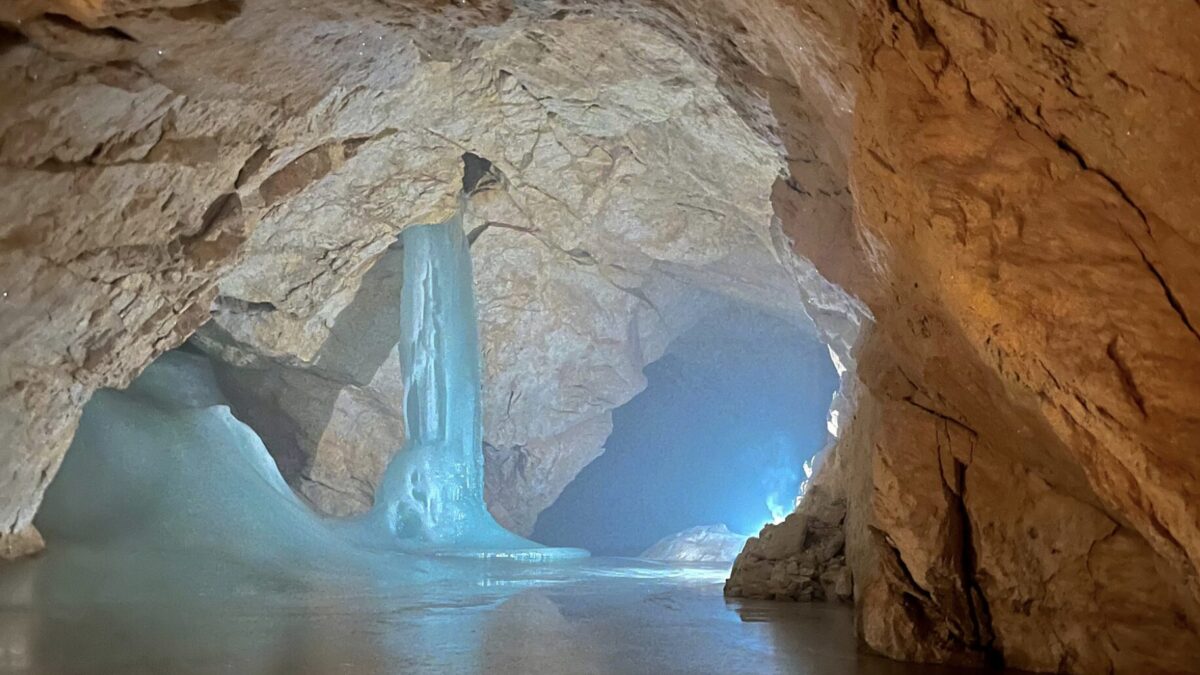 Eishöhle Werfen