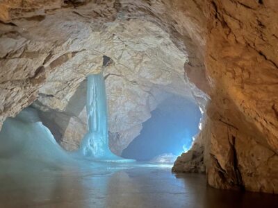 Eishöhle Werfen