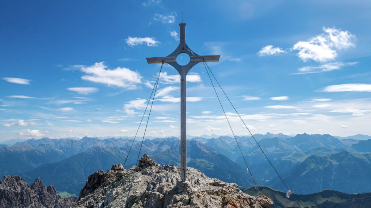 Leichte Wanderungen mit Gipfelkreuz in OÖ
