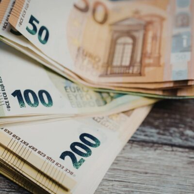 Aaron Troschke Vermögen